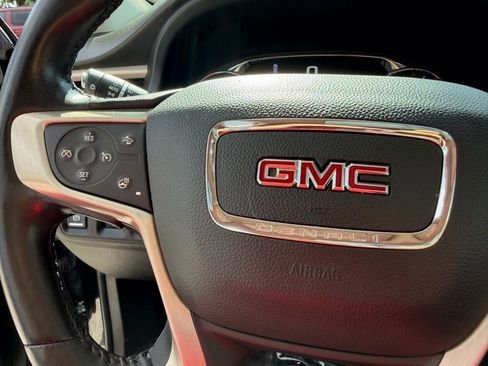 Used 2022 GMC Acadia Denali w/ Denali Ultimate Package FWD image 18