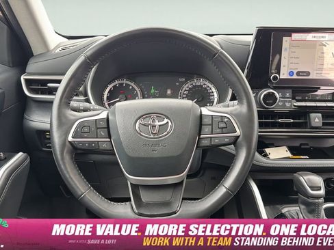 Used 2024 Toyota Highlander XLE AWD/4WD image 15