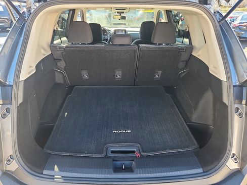 Used 2023 Nissan Rogue SV image 28