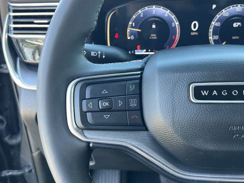 Used 2023 Jeep Wagoneer Series II AWD/4WD image 8