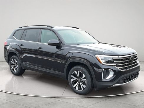 Used 2024 Volkswagen Atlas SE image 1