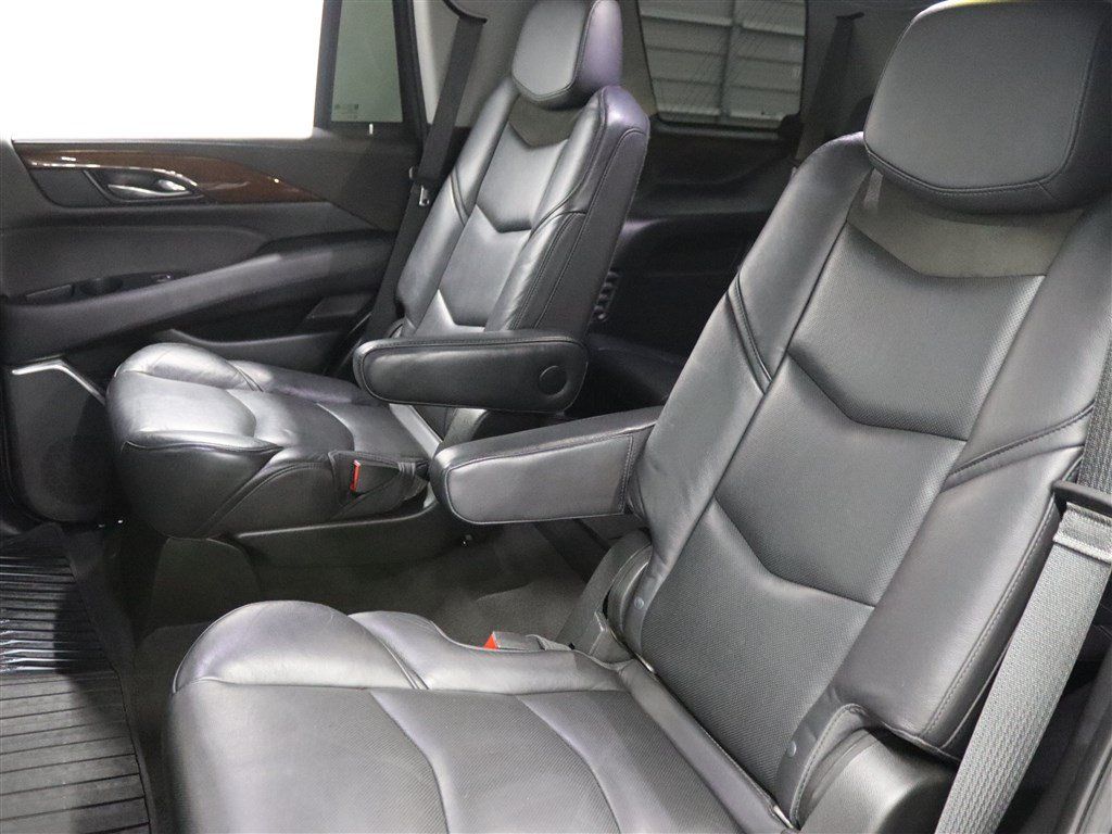 Used 2019 Cadillac Escalade Premium Luxury AWD/4WD image 13