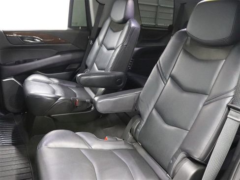 Used 2019 Cadillac Escalade Premium Luxury image 13