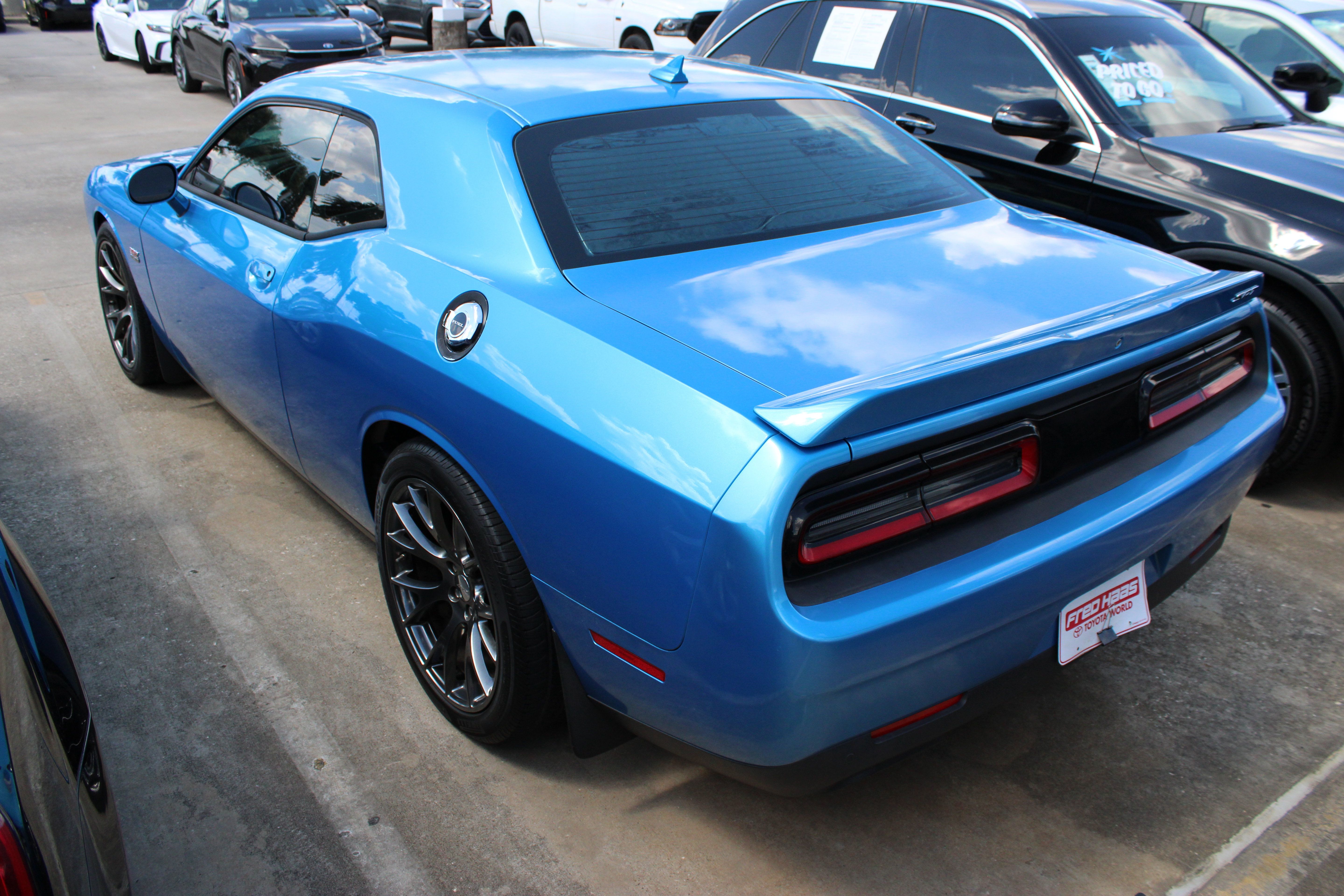 Used 2016 Dodge Challenger SRT w/ Technology Group RWD image 7