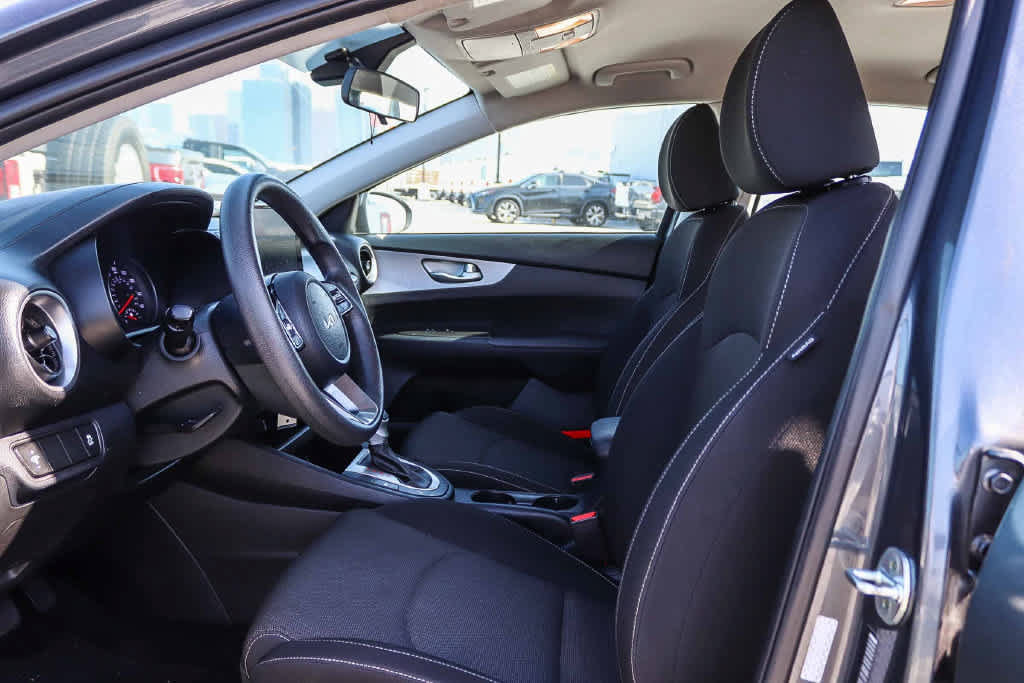 Used 2022 Kia Forte LXS FWD image 9