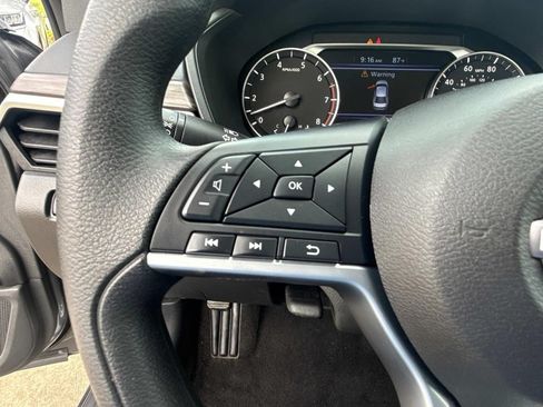 Used 2025 Nissan Altima 2.5 SV FWD image 30