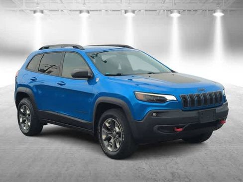 Used 2019 Jeep Cherokee Trailhawk w/ Cold Weather Group AWD/4WD image 2