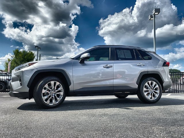 Used 2021 Toyota RAV4 XLE Premium FWD image 5