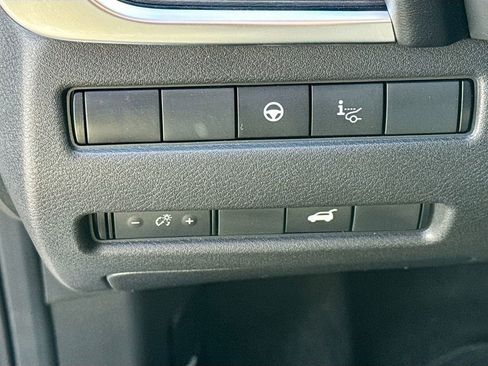 Used 2021 Nissan Rogue Platinum image 9