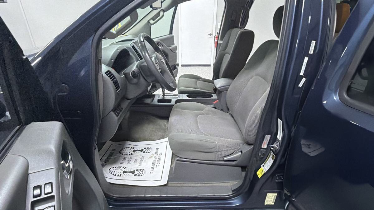 Used 2015 Nissan Frontier SV w/ SV Value Truck Package RWD image 11