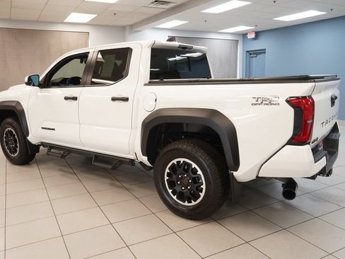 Used 2024 Toyota Tacoma TRD Off-Road w/ TRD Off Road Upgrade Package AWD/4WD image 7