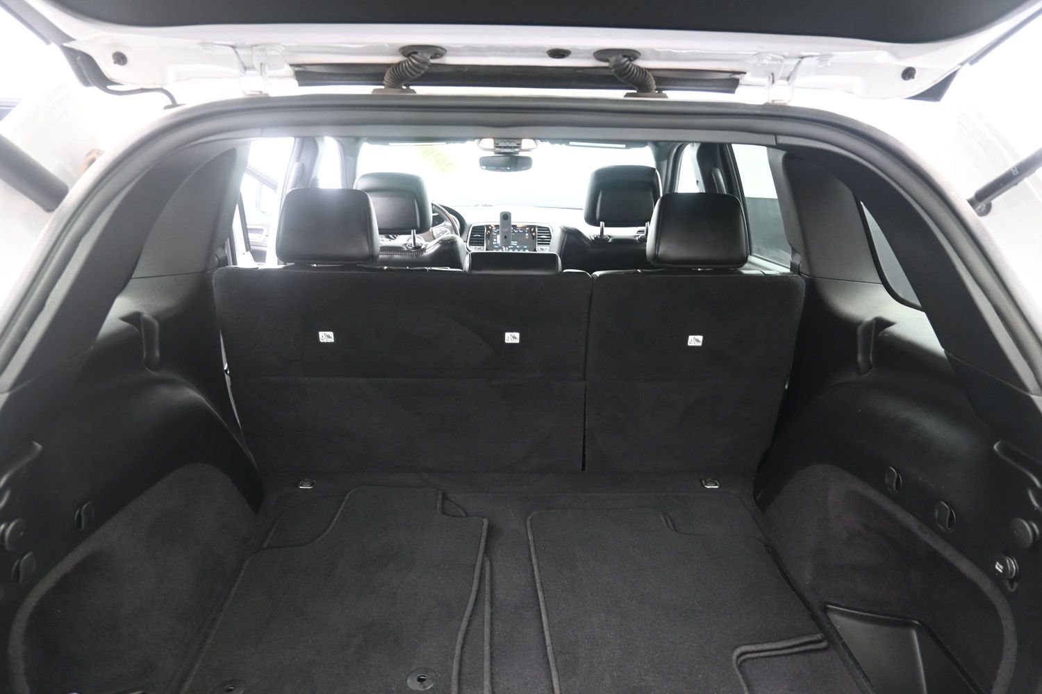 Used 2020 Jeep Grand Cherokee Altitude AWD/4WD image 16