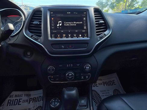 Used 2019 Jeep Cherokee Trailhawk w/ Comfort/Convenience Group AWD/4WD image 13