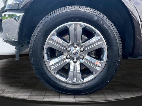 Used 2018 Ford F150 Lariat w/ Equipment Group 502A Luxury AWD/4WD image 9