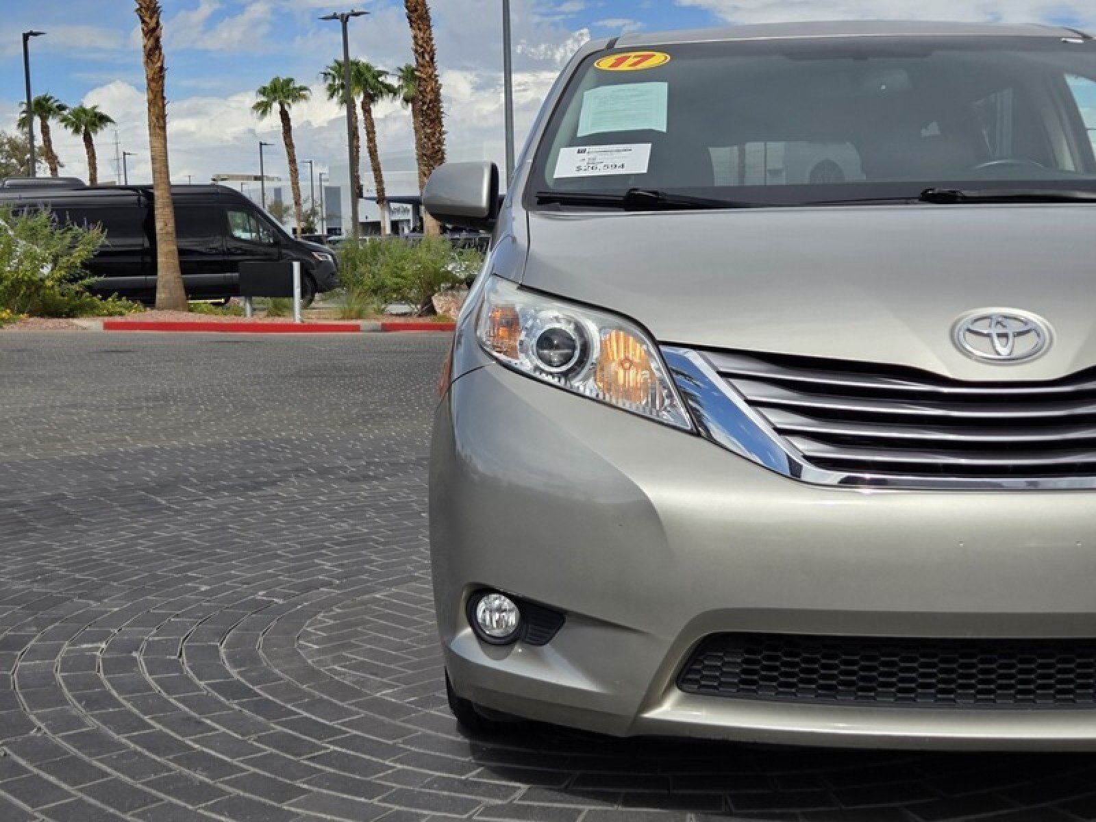 Used 2017 Toyota Sienna XLE Premium FWD image 10