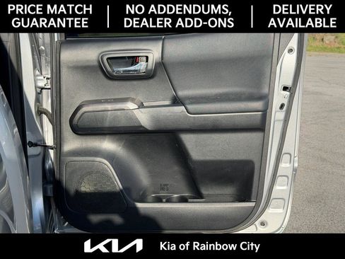 Used 2018 Toyota Tacoma TRD Sport image 17