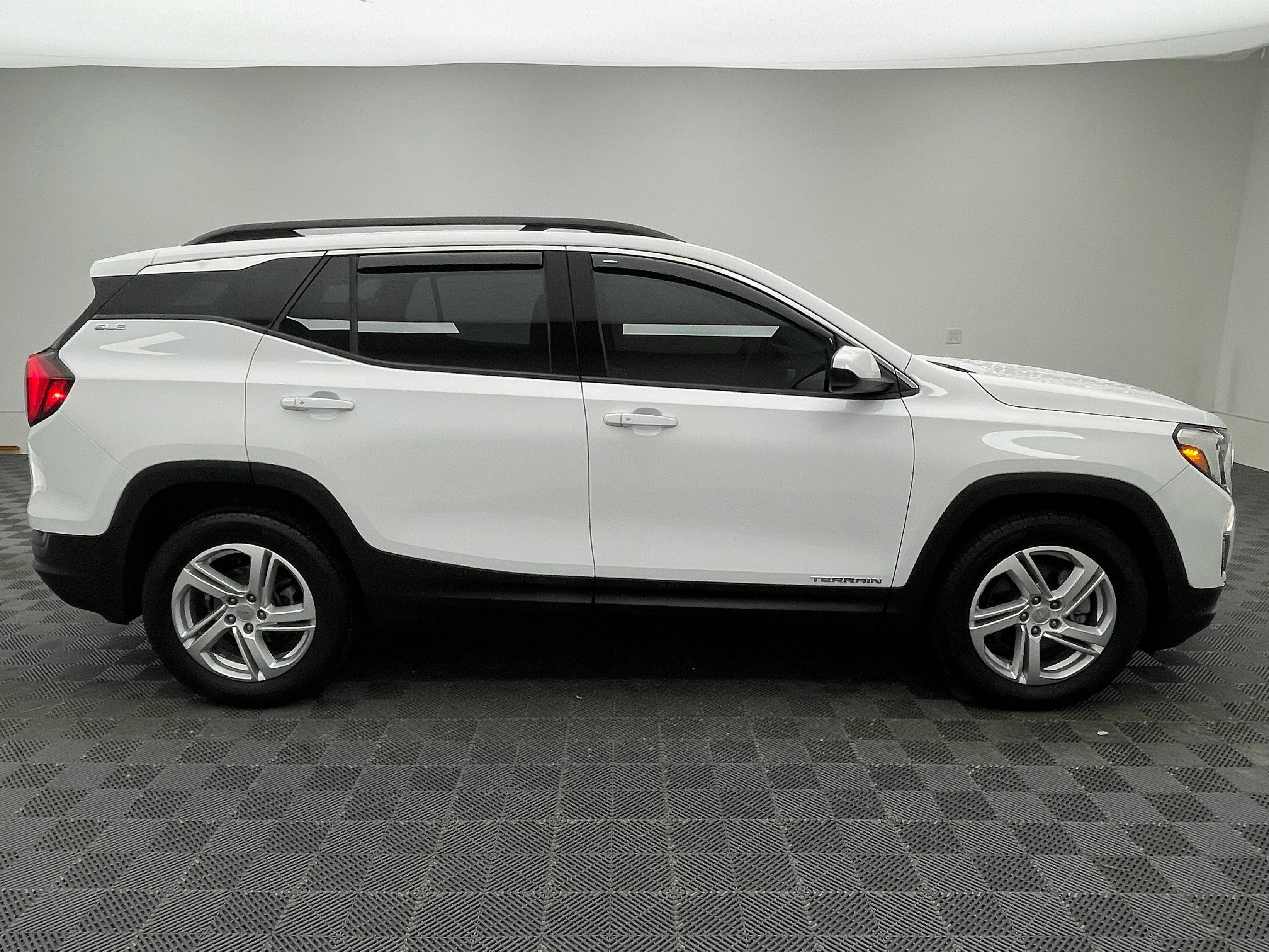 Used 2018 GMC Terrain SLE w/ Driver Convenience Package FWD image 6