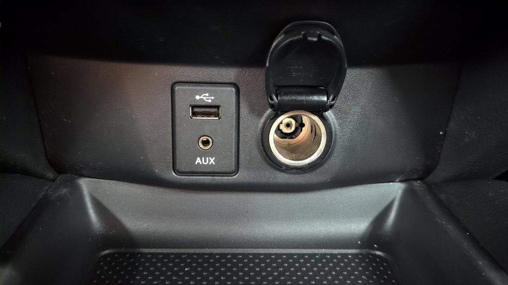 Used 2016 Nissan Rogue SV AWD/4WD image 24