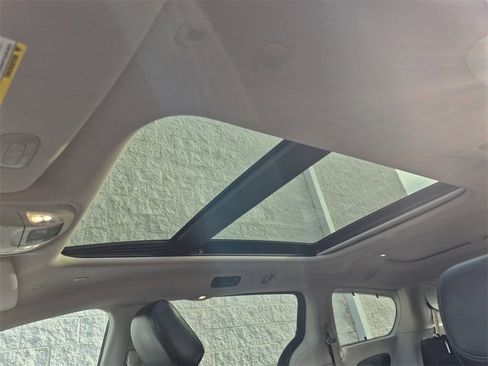 Used 2020 Chrysler Pacifica Limited image 13