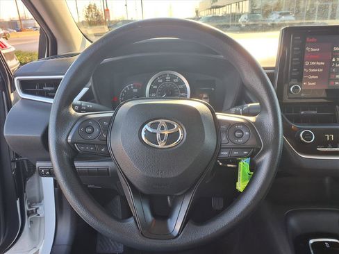 Used 2022 Toyota Corolla LE image 17