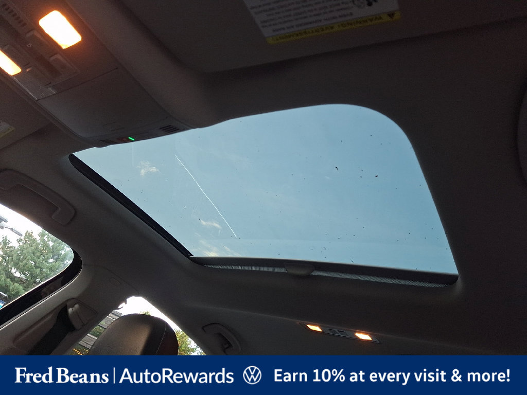 Certified 2022 Volkswagen Jetta SE w/ Panoramic Sunroof Package FWD image 19