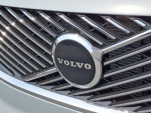 New 2025 Volvo XC90 B6 Core w/ Climate Package image 21