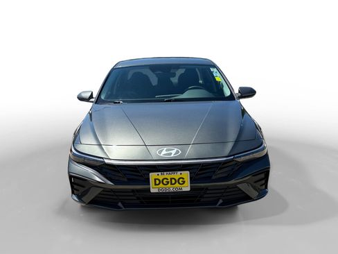Certified 2026 Hyundai Elantra SE FWD image 8
