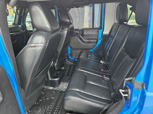 Used 2014 Jeep Wrangler Unlimited Sahara image 10