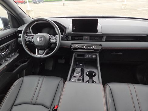 Used 2025 Honda Pilot TrailSport image 24