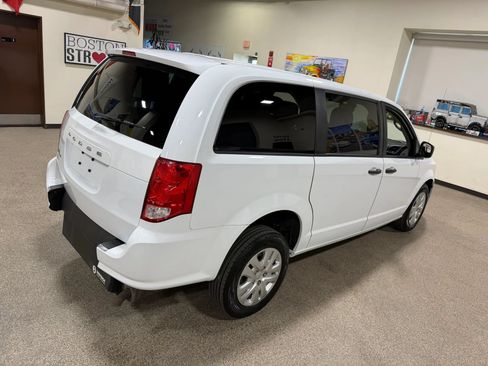 Used 2019 Dodge Grand Caravan SE FWD image 16