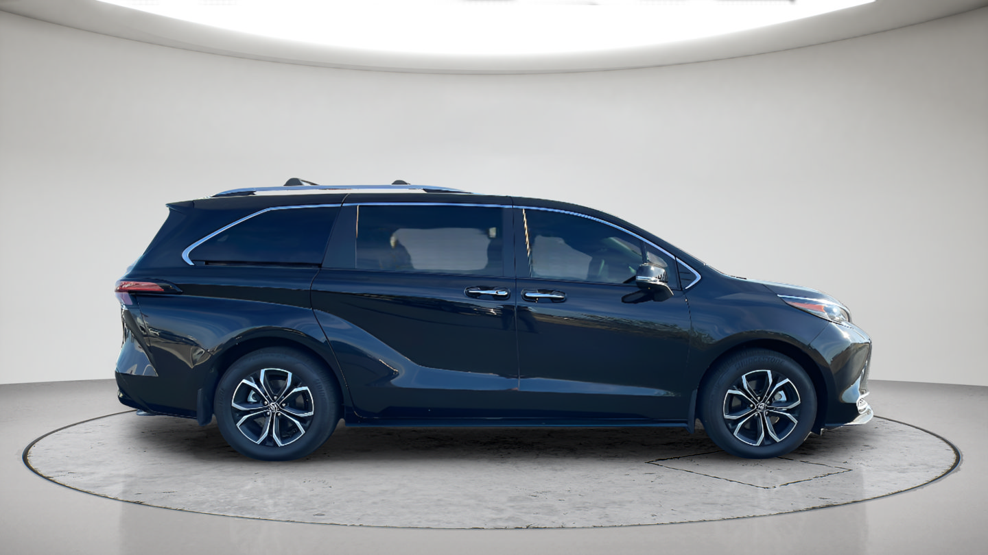 Certified 2026 Toyota Sienna Platinum AWD/4WD image 4