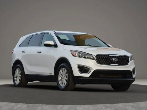 Used 2018 Kia Sorento LX image 43