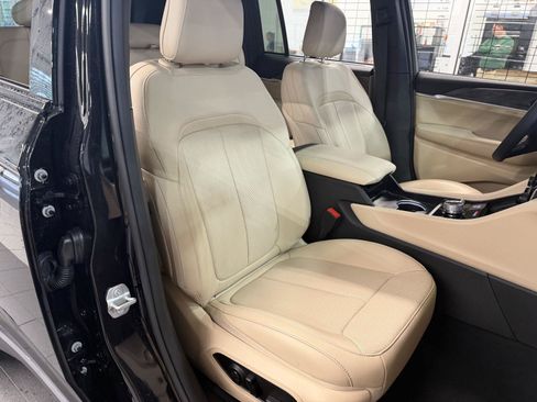 Certified 2024 Jeep Grand Cherokee Limited w/ Luxury Tech Group II AWD/4WD image 21