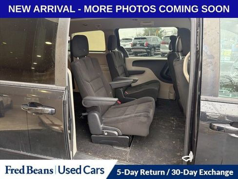 Used 2016 Dodge Grand Caravan SXT w/ UConnect Hands-Free Group image 11