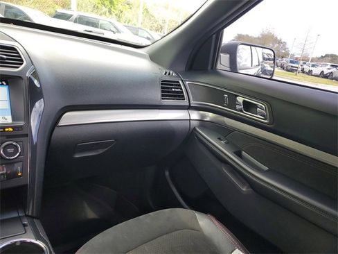 Used 2018 Ford Explorer XLT w/ Equipment Group 202A image 11