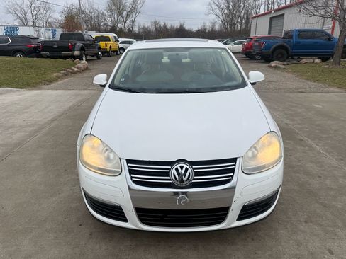 Used 2009 Volkswagen Jetta SE image 2