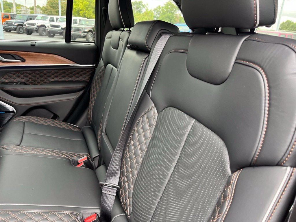 New 2027 Jeep Grand Cherokee Summit AWD/4WD image 35