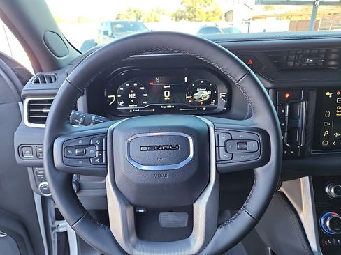 Used 2024 GMC Yukon Denali image 15