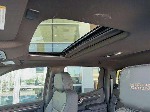 Used 2025 Chevrolet Silverado 1500 High Country AWD/4WD image 29