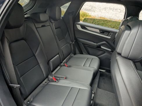 New 2026 Porsche Cayenne image 24