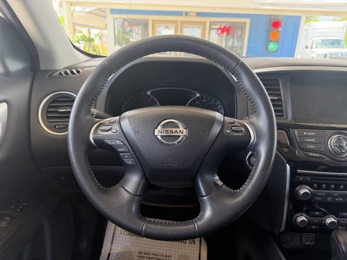 Used 2018 Nissan Pathfinder SV AWD/4WD image 26