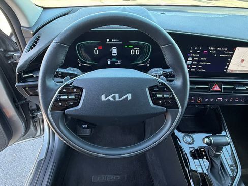 Used 2023 Kia Niro EX FWD image 18