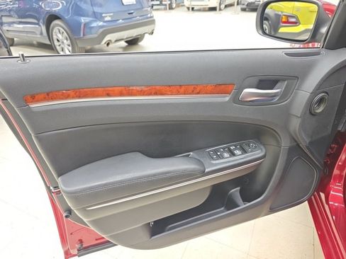 Used 2013 Chrysler 300 AWD w/ Driver Convenience Group image 14