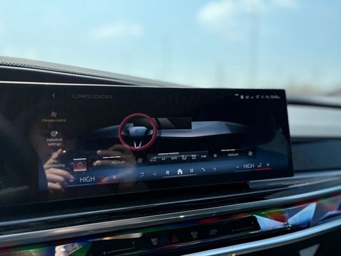 Used 2025 BMW 760i xDrive image 10