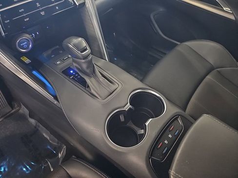 Used 2021 Toyota Venza image 25