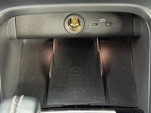 Used 2021 Volvo XC40 P8 Recharge w/ Advanced Package image 30