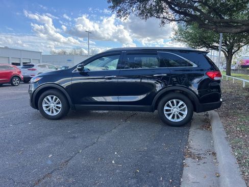 Used 2018 Kia Sorento LX image 4