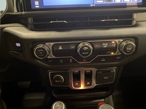 Used 2025 Jeep Wrangler Sport AWD/4WD image 14