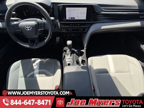 Used 2025 Toyota Camry SE w/ Convenience Package image 13
