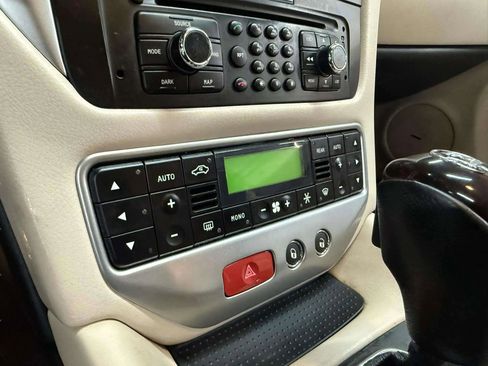 Used 2012 Maserati GranTurismo S image 25